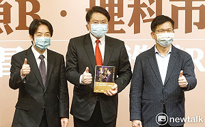 賴清德、林佳龍出席林右昌新書發表會 要蔡適應「加油」