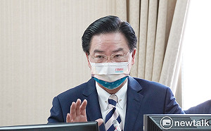 藍委追問蓬佩奧訪台動機 吳釗燮動怒：別傷害台美關係