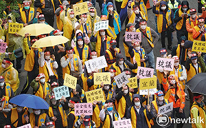 台鐵公司化條例未溝通就送立院 工會千人上街怒吼