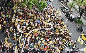 政院向台鐵工會喊話：站在自己的權益立場以外 眼睛朝向民眾