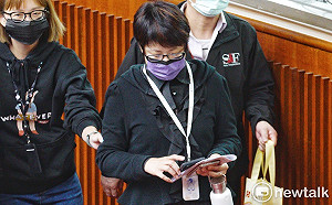 勞動局長被爆違行政中立還反批「東廠」 議員狂轟杯葛提早散會抗議