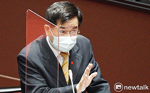 新版停課標準被罵翻 潘文忠現身：小學以下要爸媽照顧是最大挑戰