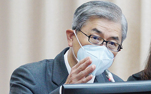 財務赤字可改善，信任赤字難彌補！解防疫保單之亂 金管會主委發4點聲明