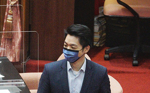 染疫、死亡創新高提移除蔣中正銅像 蔣萬安怒：政府是吃飽太閒嗎？