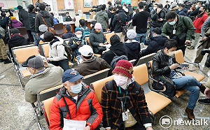 換護照人潮爆量 外交部教2招免排隊