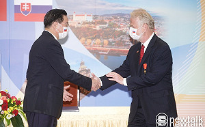 斯洛伐克訪團副議長勞倫契克、友台小組主席歐舒斯基驚傳確診