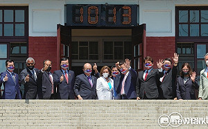 紅線被跨過後就再重新劃? 裴洛西訪台 王毅提4個「美國不要幻想」...