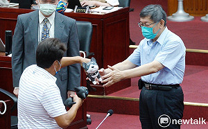 再質疑陳時中擋疫苗 柯文哲：難道所有人都錯只有陳對？