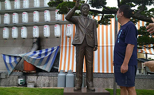 高雄紅毛港保安堂為安倍立銅像  9/24邀賴清德出席揭幕