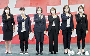 民進黨今黨慶 蔡英文問：為什麼要在教師節組黨？教官為什麼要退出校園？