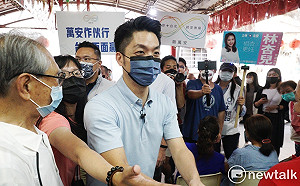 柯文哲諷蔣孝嚴不敢站台 蔣萬安：在家忙著顧孫子