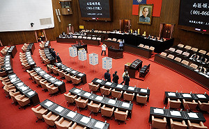 專論》近代東亞各國的政府變革:政治效率的大考驗