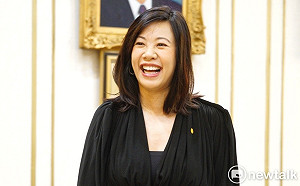 民眾黨吳欣盈宣誓就職立委喊3不 先辭新光醫院董事