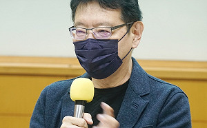 趙少康持續追打蘇揆女兒借牌得標 反嗆蘇貞昌「在大聲什麼」