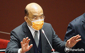 陳時中伸鹹豬手？蘇貞昌嗆藍「說清楚是否派狗仔跟拍」