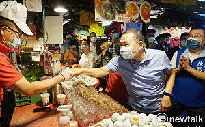 侯友宜至永和溪州、勵行街市場掃街  感謝市民4年來的鼓勵與支持