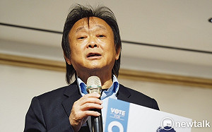 柯文哲搭廉航爆要求VIP服務 王世堅轟：露出馬腳 現在懶得演？