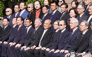 蘇揆贈茶葉籲閣員「耐得住高溫」 守護台灣的心始終如一