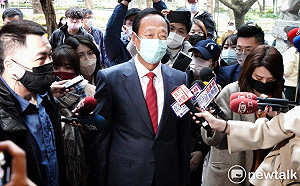 郭台銘現身拜會王金平 王：他要不要選還不知道