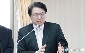 不動產贈與及遺產登記 林右昌 : 即日起免附紙本稅單證明書