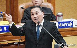 侯友宜喊「中華民國是杯，台灣是水」苦苓：很怕你把水倒掉！綠委諷「塞子」較好笑