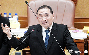 五股斷橋砸暈工人 戴瑋姍爆侯市府壓公文造成人禍 重傷工人父泣：兒已不認得我