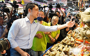 回原址前最後一次 蔣萬安大啖南門市場百粽宴