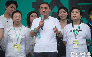 快訊》藍委介紹「把責任交給下任總統」 侯友宜小遲到上台遭噓 