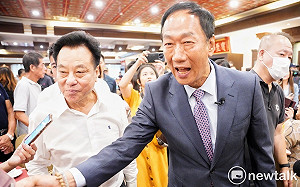 邀喝咖啡柯文哲說會心悸 郭台銘笑：我不喝咖啡、喝奶茶　