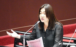 公布電視廣告CF「三問馬文君」民進黨：國民黨要組成叛國集團嗎?