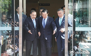 吳建忠觀點》搓湯圓搓到翻桌！藍白拼裝車  輪胎備胎掉一地還猛搶抓方向盤