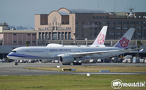華航班機疑遇鳥擊!桃機短暫關閉跑道 影響13架進場航機
