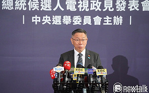 賴虧「西裝穿比我多」 柯：朋友說賴西裝脫不下來 我西裝穿得上去