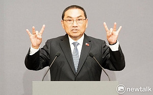 比「喜樂手勢」 侯友宜︰人生唯一目標團結台灣     