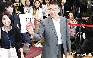 趙少康辯論會出奇招 4年薪水不領、副總統官邸當青年住宅