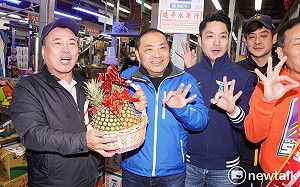 合體蔣萬安市場拜票 侯友宜：當選後以拚經濟為首要目標