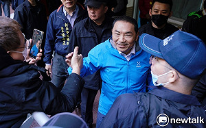 現身板橋國小投票！侯友宜：今天心情有夠好