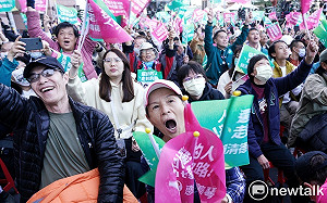 賴清德一路領先！率先破300萬票 支持者湧進競總興奮歡呼