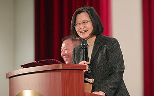 好運貓貓降臨！蔡英文拉蔡想想祝福學測考生：考試順利  