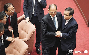 日前才爆口角  游錫堃連任失利辭立委 周玉蔻今讚：令人敬重！