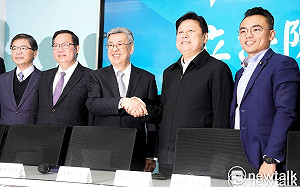 傅崐萁當面轟綠執政 陳建仁：一定報告比較前8年有何進步