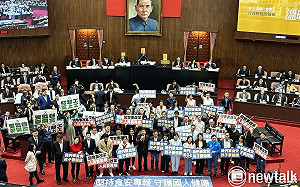 新立院開議第一天就開戰 藍杯葛、綠開嗆搶麥克風