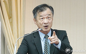 徐欣瑩質疑專報敷衍了事 質詢不讓邱太三發言引爭辯 