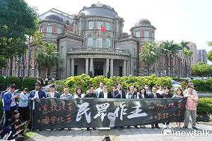 519上街頭嗆民進黨遭疑轉移3大案焦點  柯酸:打一個月打不出名堂