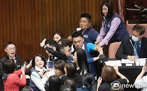 藍白力拼國會改革五法闖關 鄭運鵬嘆：修法只會導致憲政體制混亂 