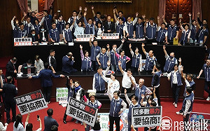 快訊》白黨團提案延長開會！藍白60立委舉手贊成 拚三讀國會改革法案