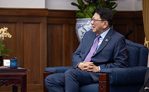 潘孟安憶校園時光 祝福畢業生鵬程萬里