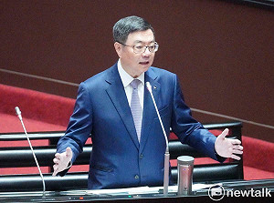 黃國昌質問能源政策 卓榮泰一問三不知遭批「注定是張芭樂票」