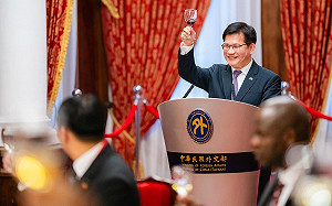 林佳龍宴請聖克里斯多福總理 獻唱鄧麗君神曲賀邦誼長存