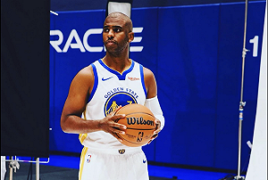 剛被炒掉就有新工作!NBA》39歲保羅改批馬刺戰袍